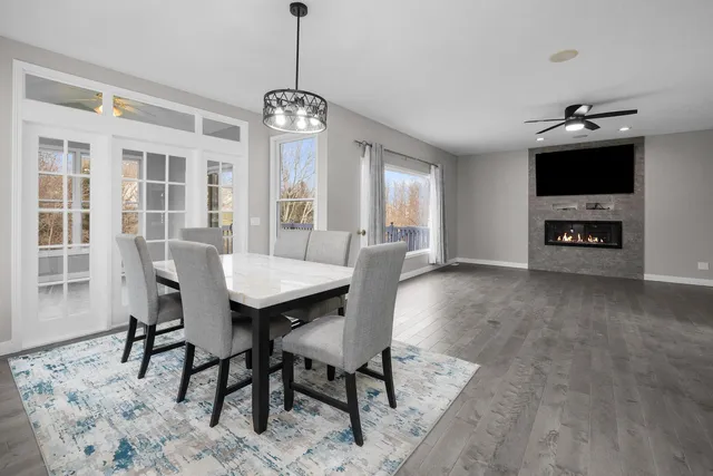 $599,999 | 3120 Summertree Avenue, Bettendorf, IA 52722