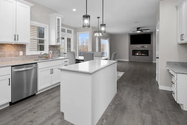 $599,999 | 3120 Summertree Avenue, Bettendorf, IA 52722