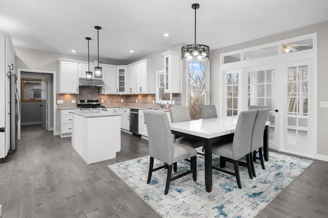 $599,999 | 3120 Summertree Avenue, Bettendorf, IA 52722