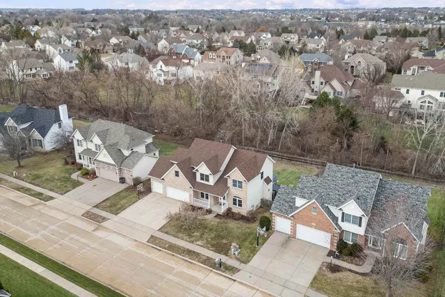 $599,999 | 3120 Summertree Avenue, Bettendorf, IA 52722