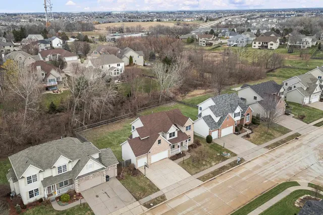 $599,999 | 3120 Summertree Avenue, Bettendorf, IA 52722