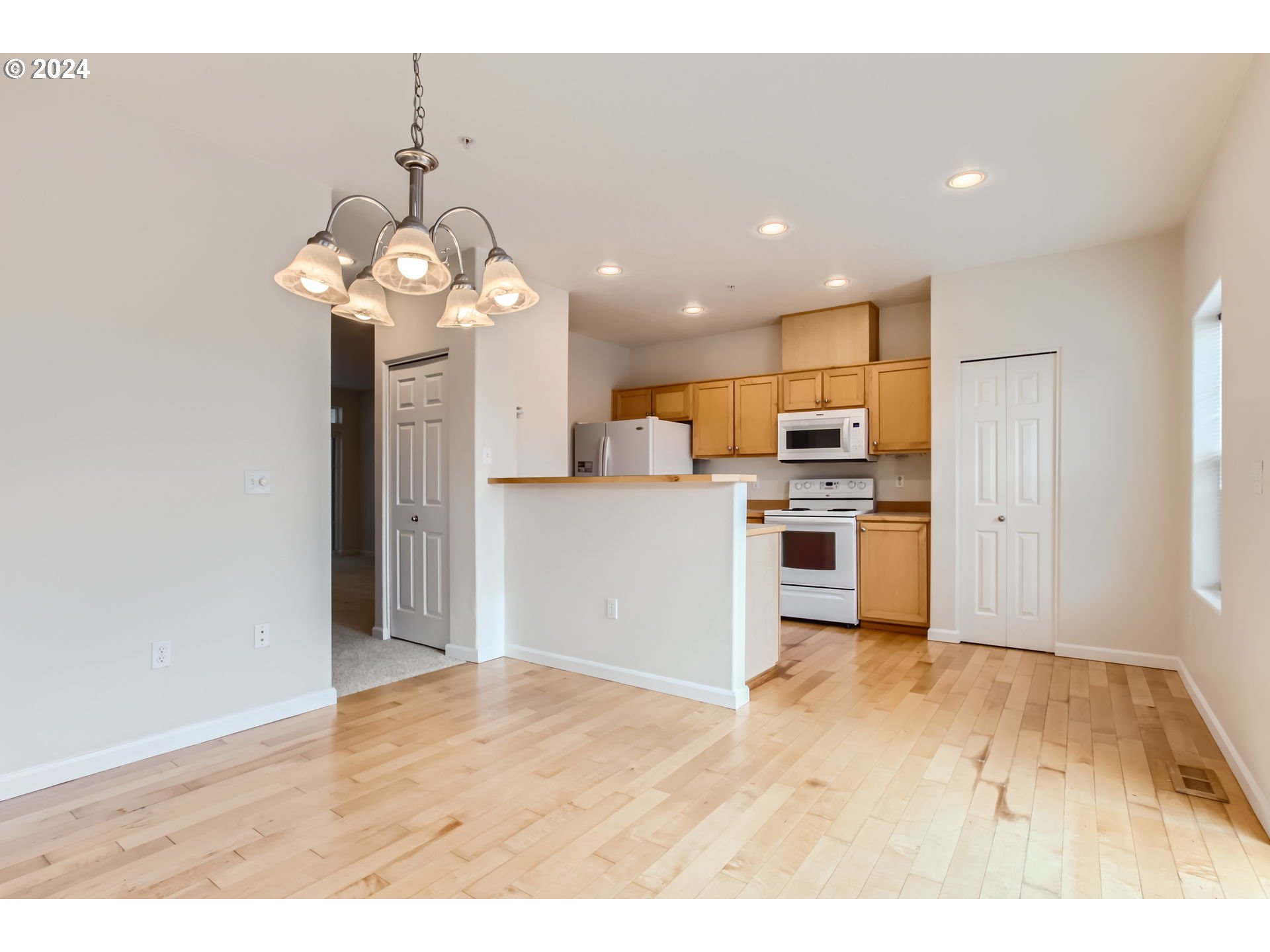 15445 Southwest Sparrow Loop, Unit 105 Beaverton, OR 97007 - Photo 12 of 36 Gallery Image 12
