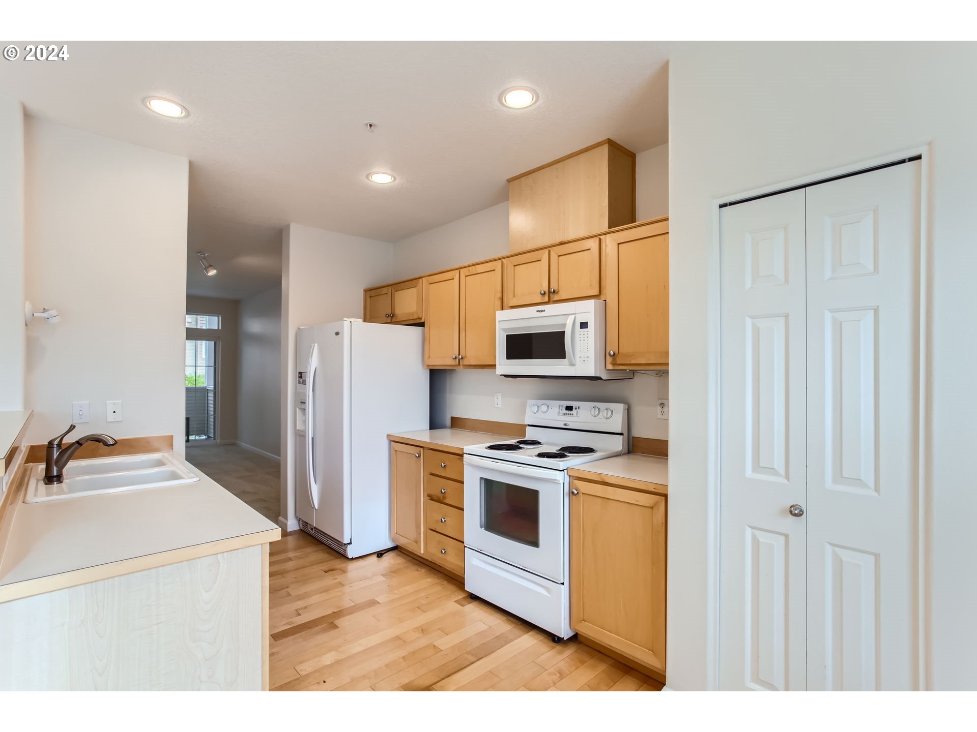 15445 Southwest Sparrow Loop, Unit 105 Beaverton, OR 97007 - Photo 13 of 36 Gallery Image 13