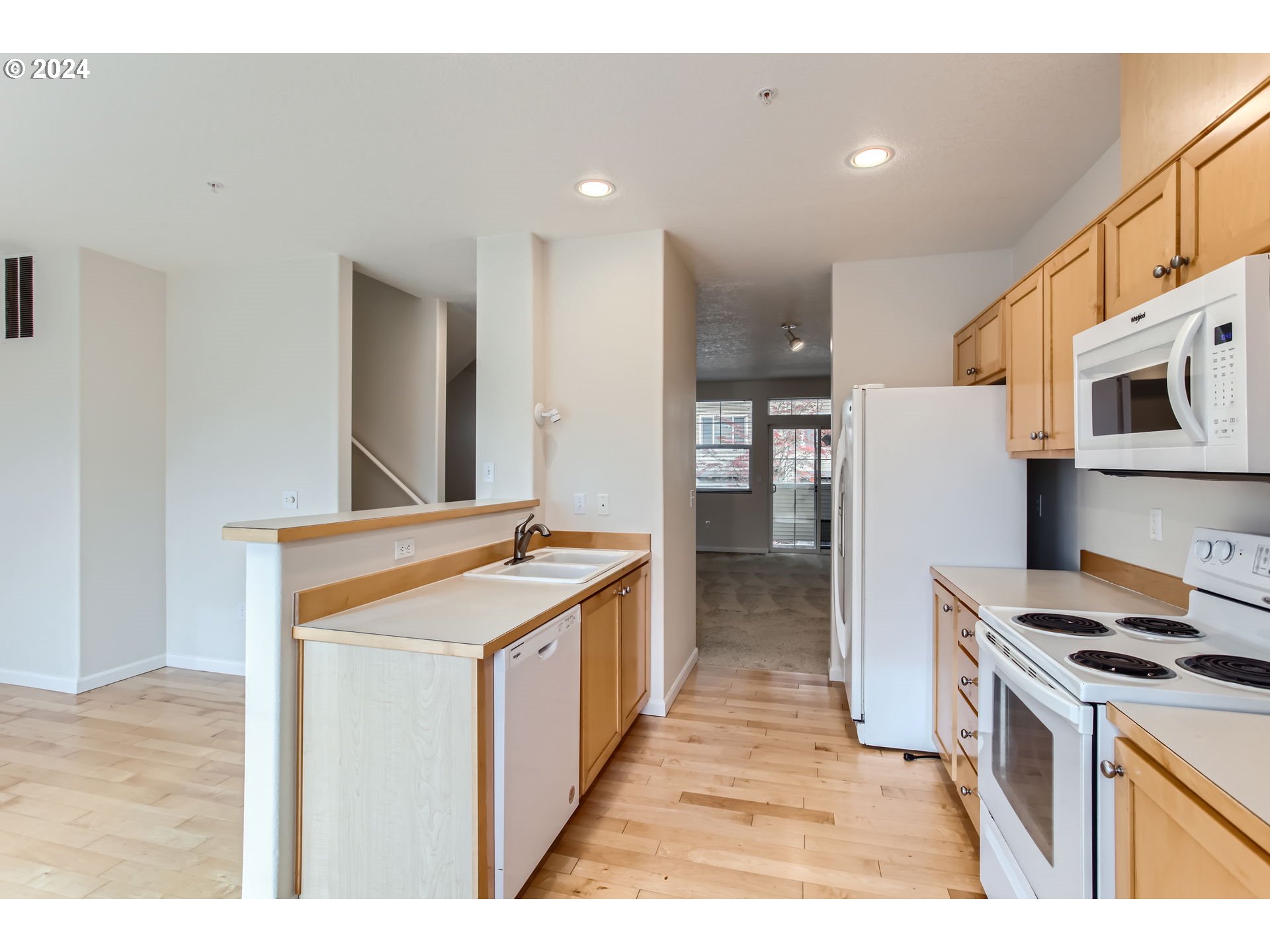 15445 Southwest Sparrow Loop, Unit 105 Beaverton, OR 97007 - Photo 14 of 36 Gallery Image 14