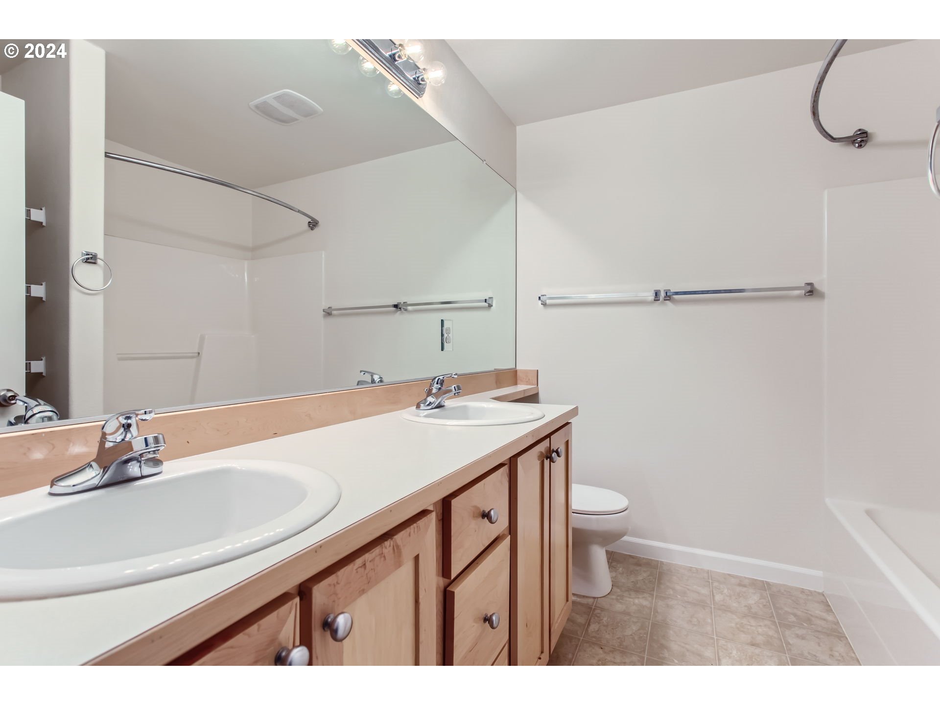 15445 Southwest Sparrow Loop, Unit 105 Beaverton, OR 97007 - Photo 19 of 36 Gallery Image 19