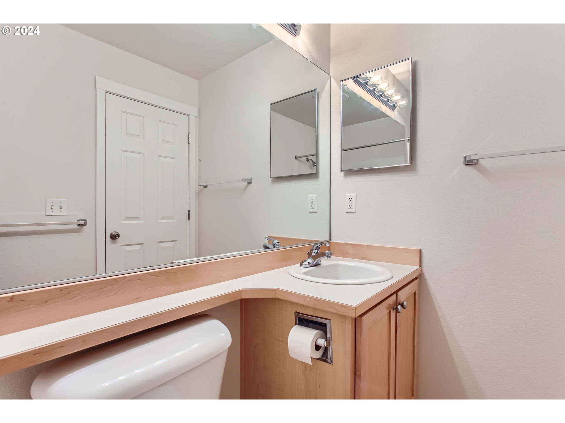 15445 Southwest Sparrow Loop, Unit 105 Beaverton, OR 97007 - Photo 25 of 36 Gallery Image 25
