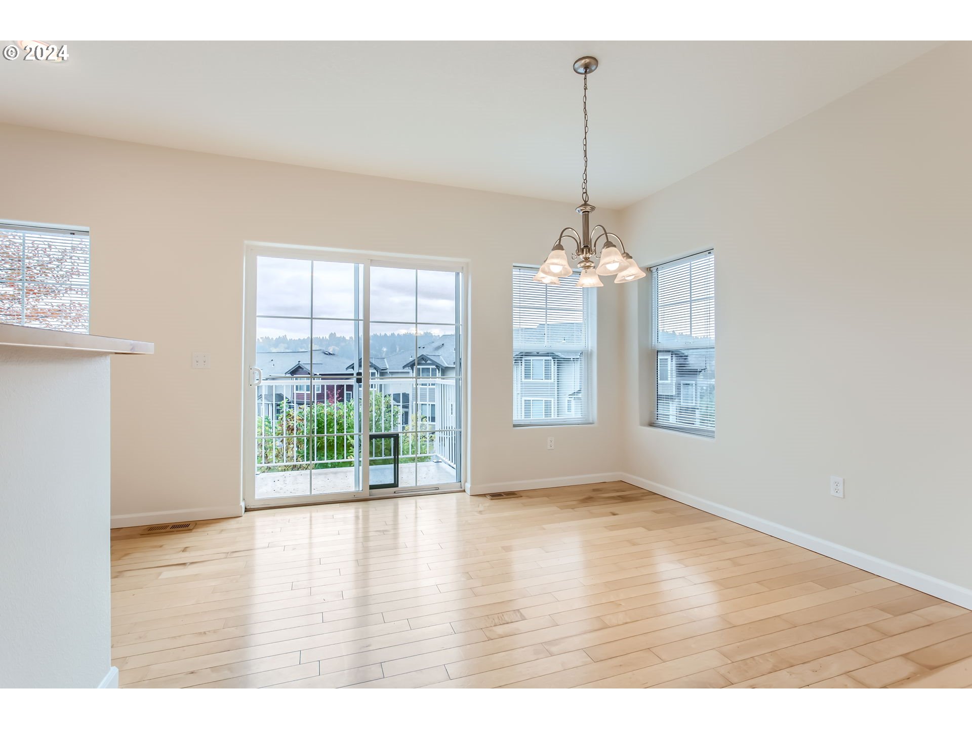 15445 Southwest Sparrow Loop, Unit 105 Beaverton, OR 97007 - Photo 10 of 36 Gallery Image 10