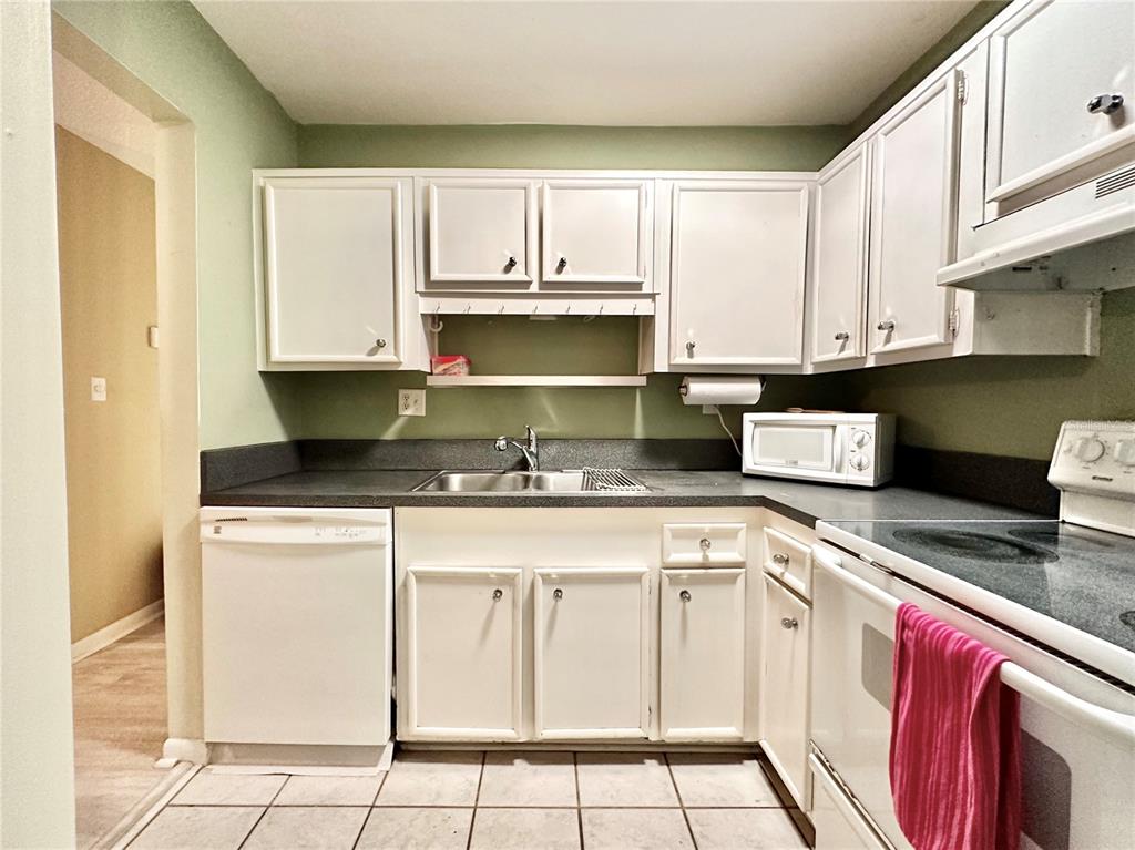 2834 Southwest 14th Drive, Unit 305 Gainesville, FL 32608 - Photo 12 of 18
