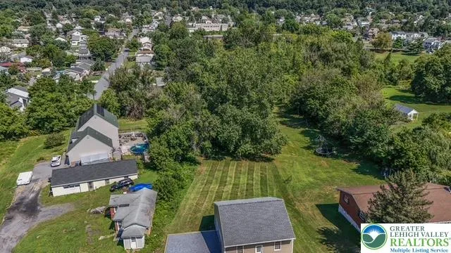 an aerial view of a house having yard