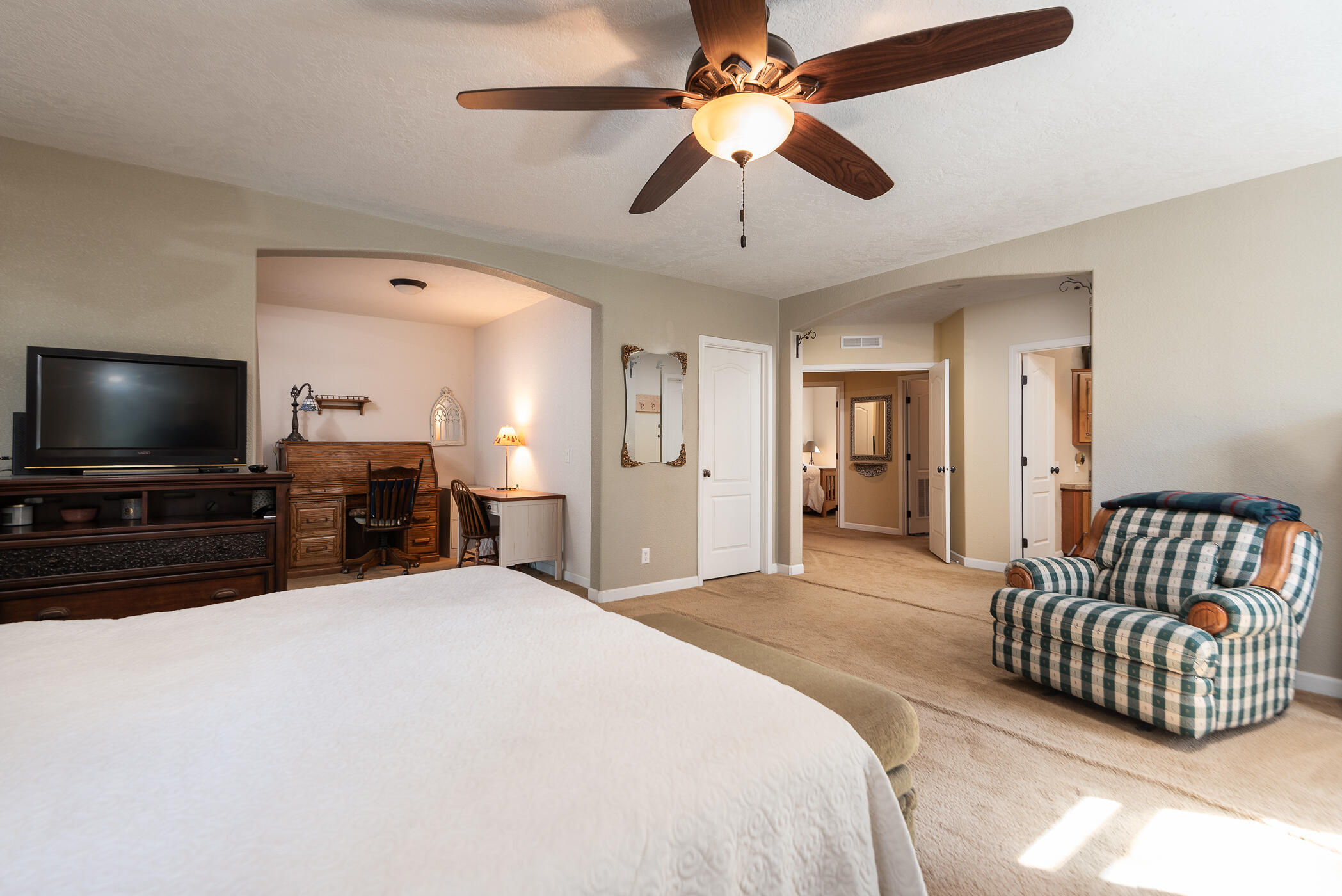 60055 Hopi Road Bend, OR 97702 - Photo 20 of 37 a bedroom with a bed and a flat screen tv