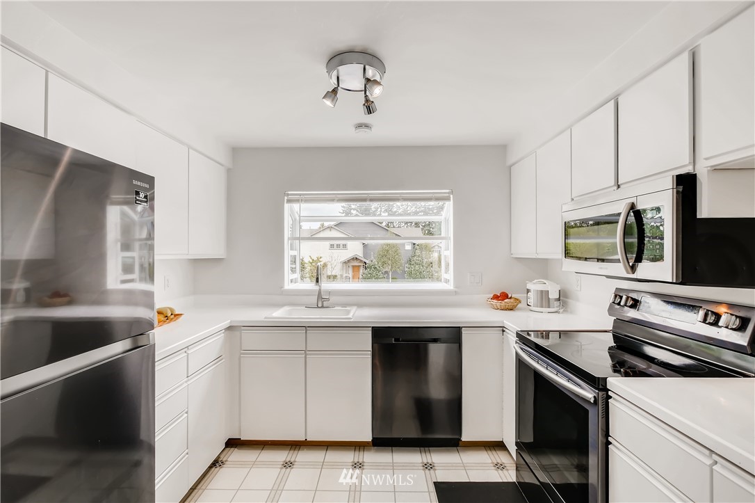 10813 Southeast 172nd Street, Unit 2D Renton, WA 98055 - Photo 7 of 22