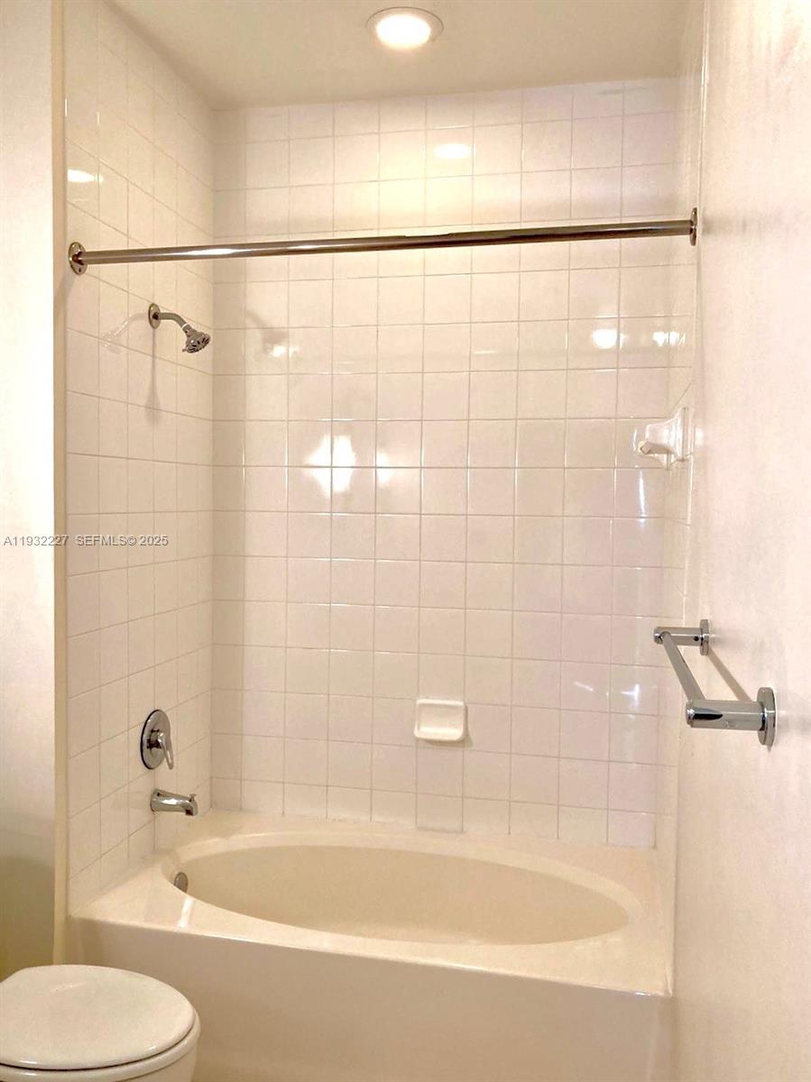 2001 Biscayne Boulevard, Unit 2608 Miami, FL 33137 - Photo 6 of 10 a bathroom with a shower and a bath tub