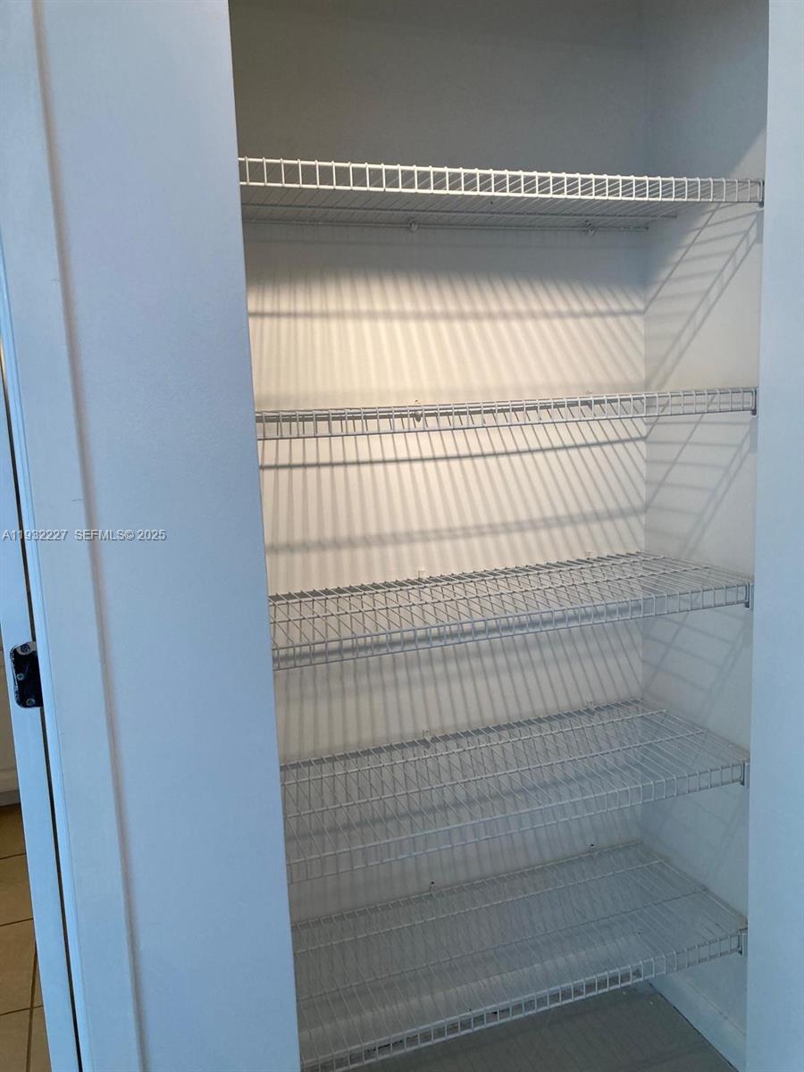 2001 Biscayne Boulevard, Unit 2608 Miami, FL 33137 - Photo 7 of 10 a close view of door shower