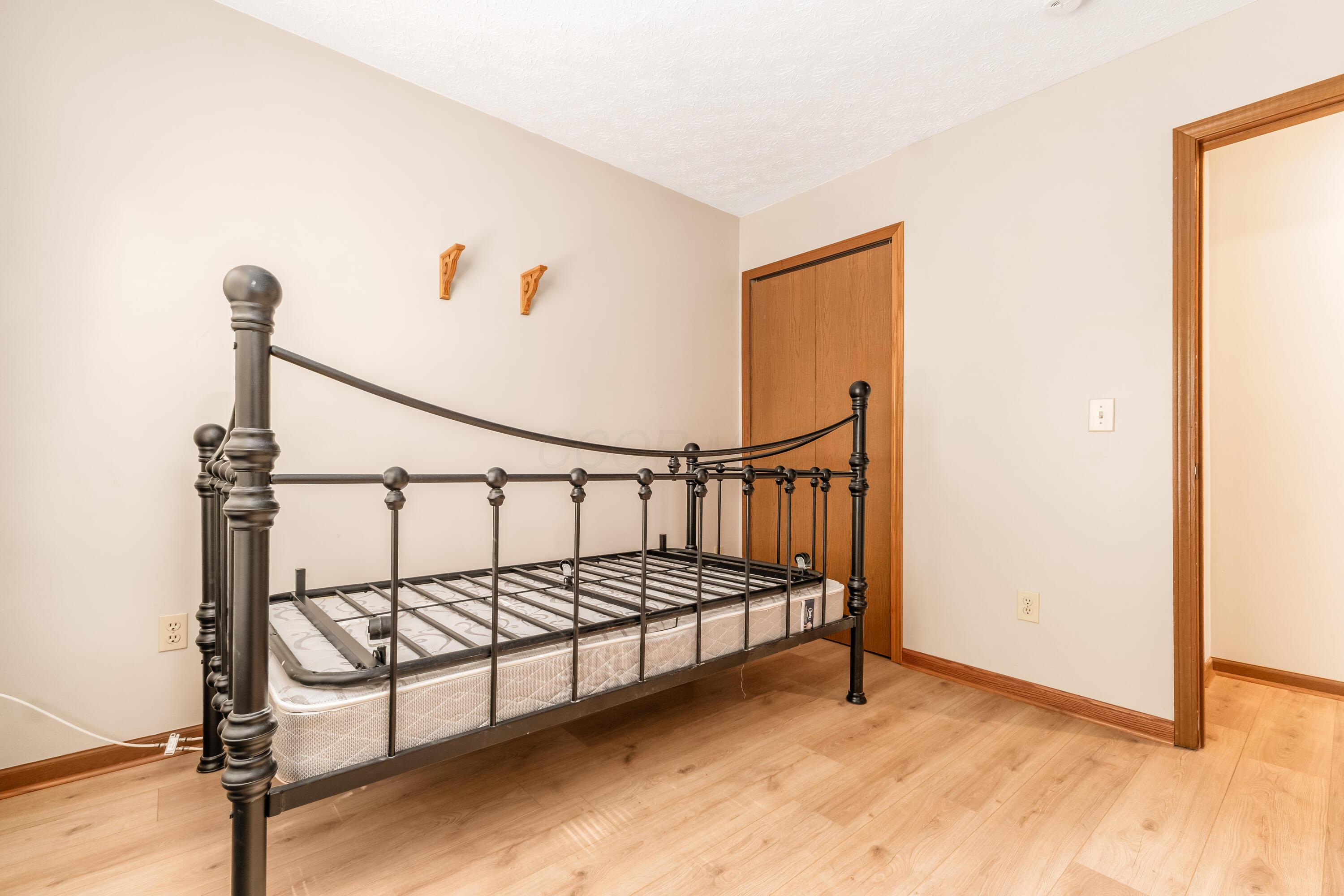 2783 Raphael Drive Columbus, OH 43232 - Photo 14 of 20 S_-_2783_Raphael_Dr_-_048