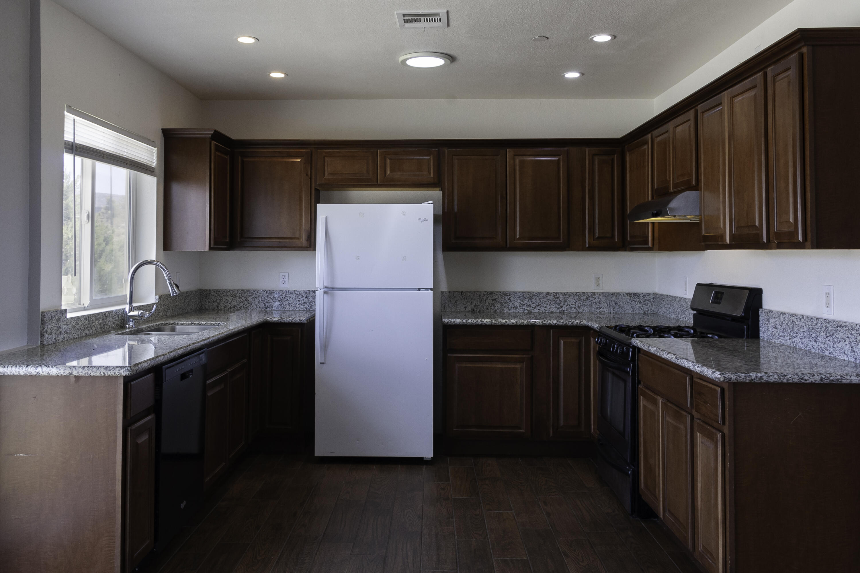 32112 Largo Vista Road Llano, CA 93544 - Photo 4 of 14 32112 Largo Vista Llano Listing -5