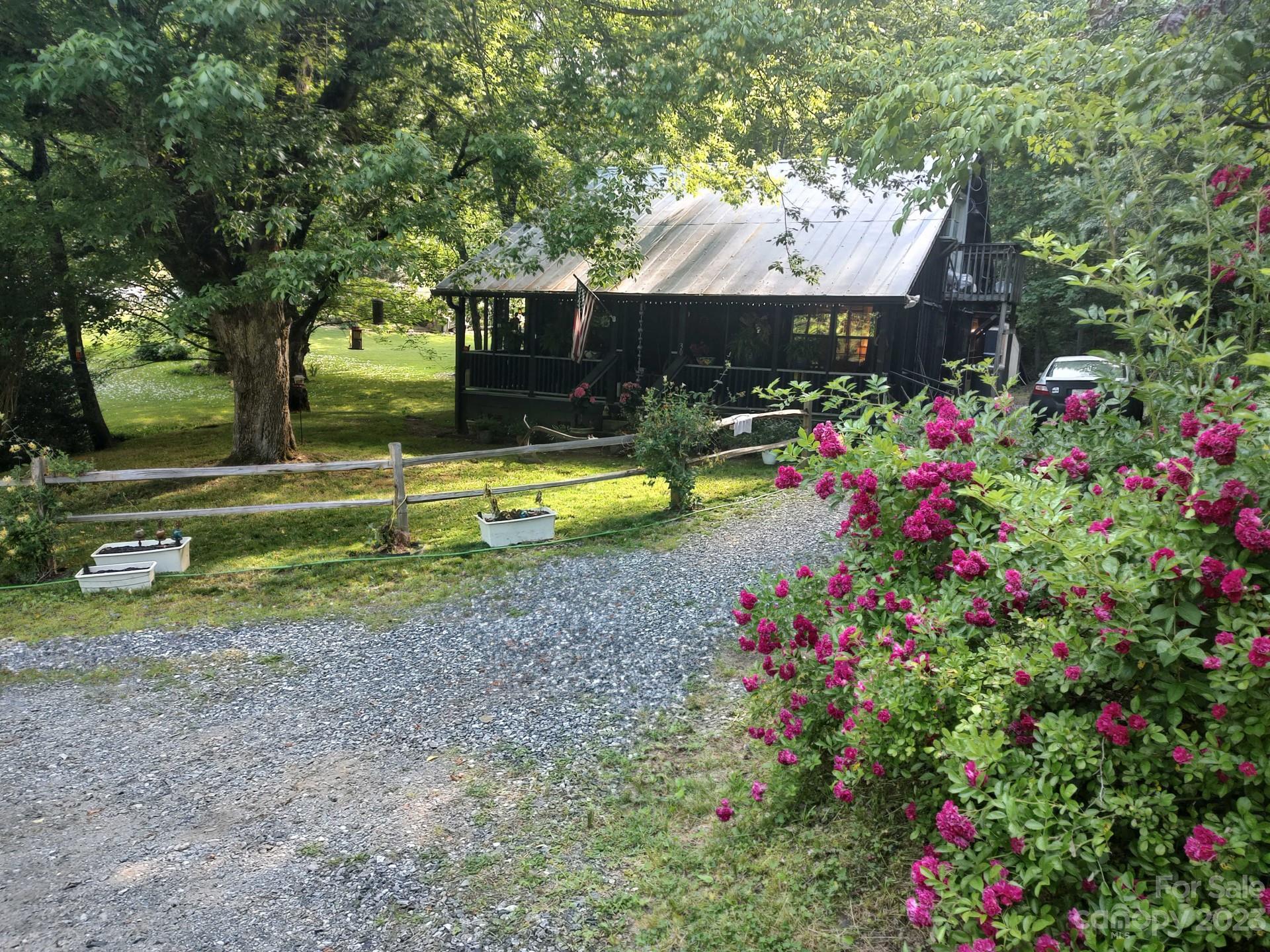 30 Homestead Road Whittier, NC 28789 - Photo 2 of 12 Gallery Image 2