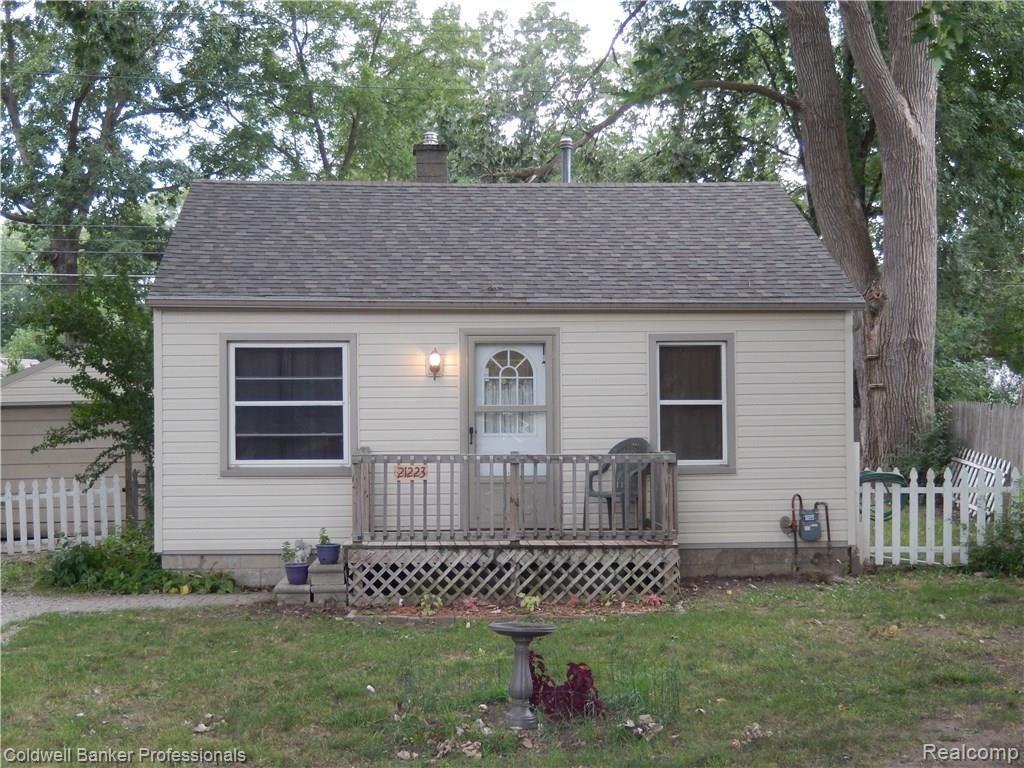 21223 Farmington Road Farmington, MI 48336 - Photo 4 of 36 DSCN2188.JPG