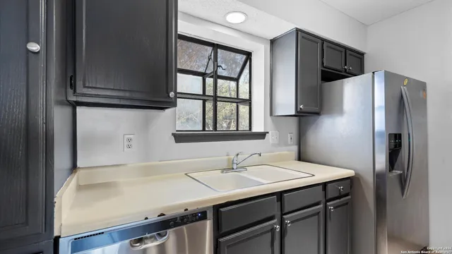 $1,295 | 4212 Medical Drive, Unit 306, San Antonio, TX 78229