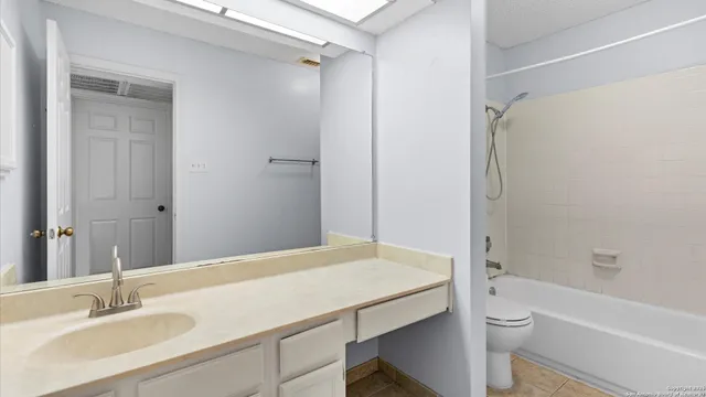 $1,295 | 4212 Medical Drive, Unit 306, San Antonio, TX 78229