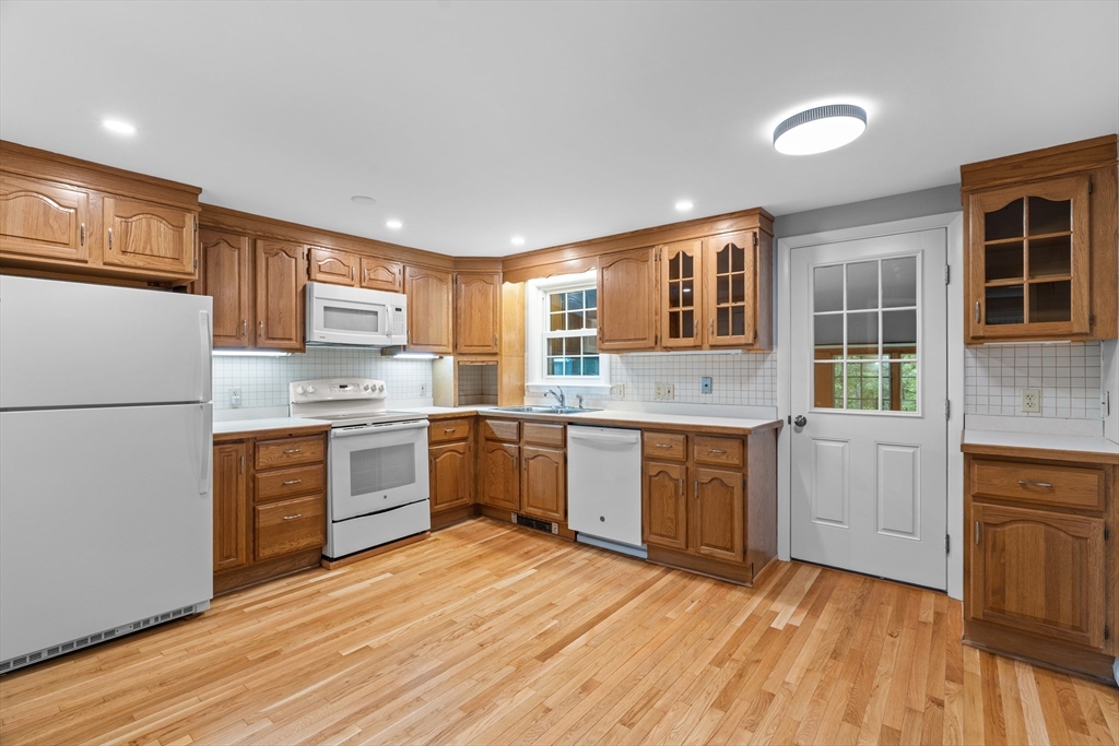 441 Potter Road Framingham, MA 01701 - Photo 8 of 42