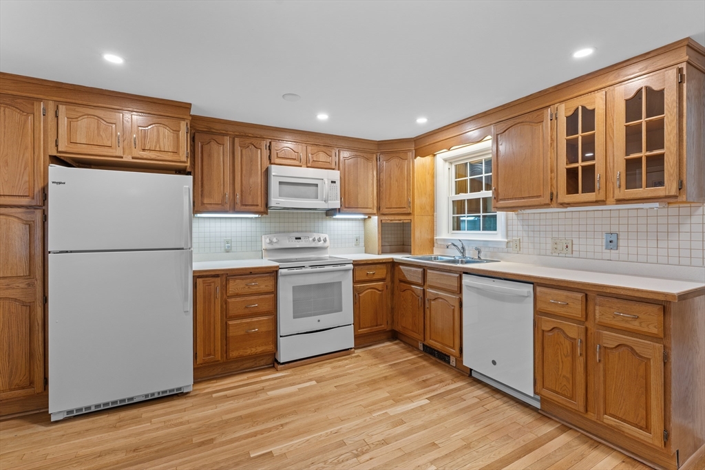 441 Potter Road Framingham, MA 01701 - Photo 10 of 42