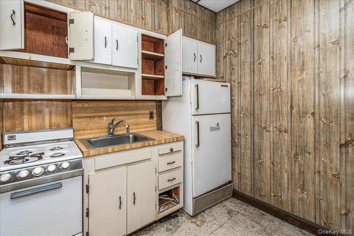 94-20 86th Road Queens, NY 11421 - Photo 14 of 22