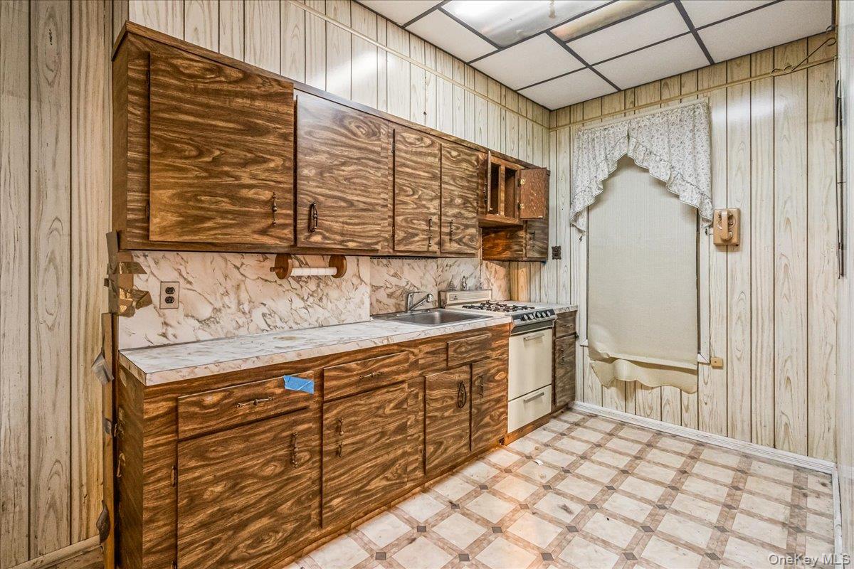 94-20 86th Road Queens, NY 11421 - Photo 17 of 22