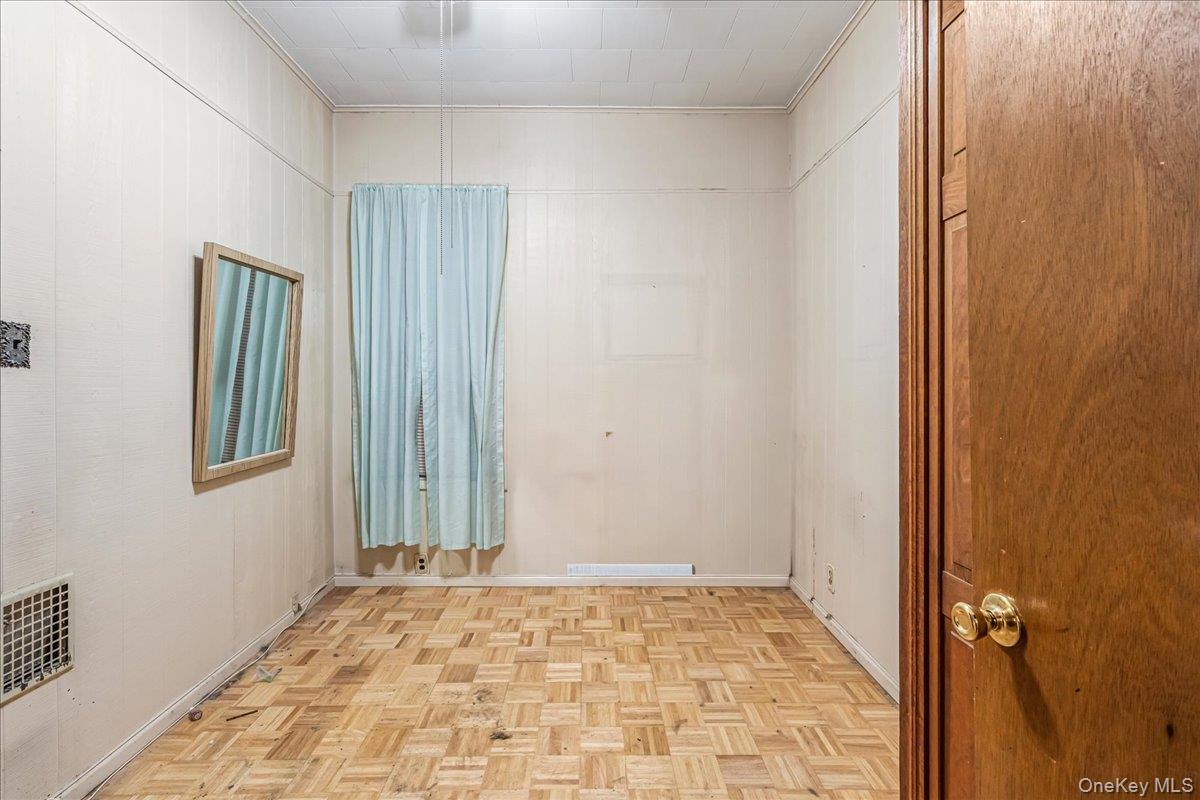 94-20 86th Road Queens, NY 11421 - Photo 5 of 22