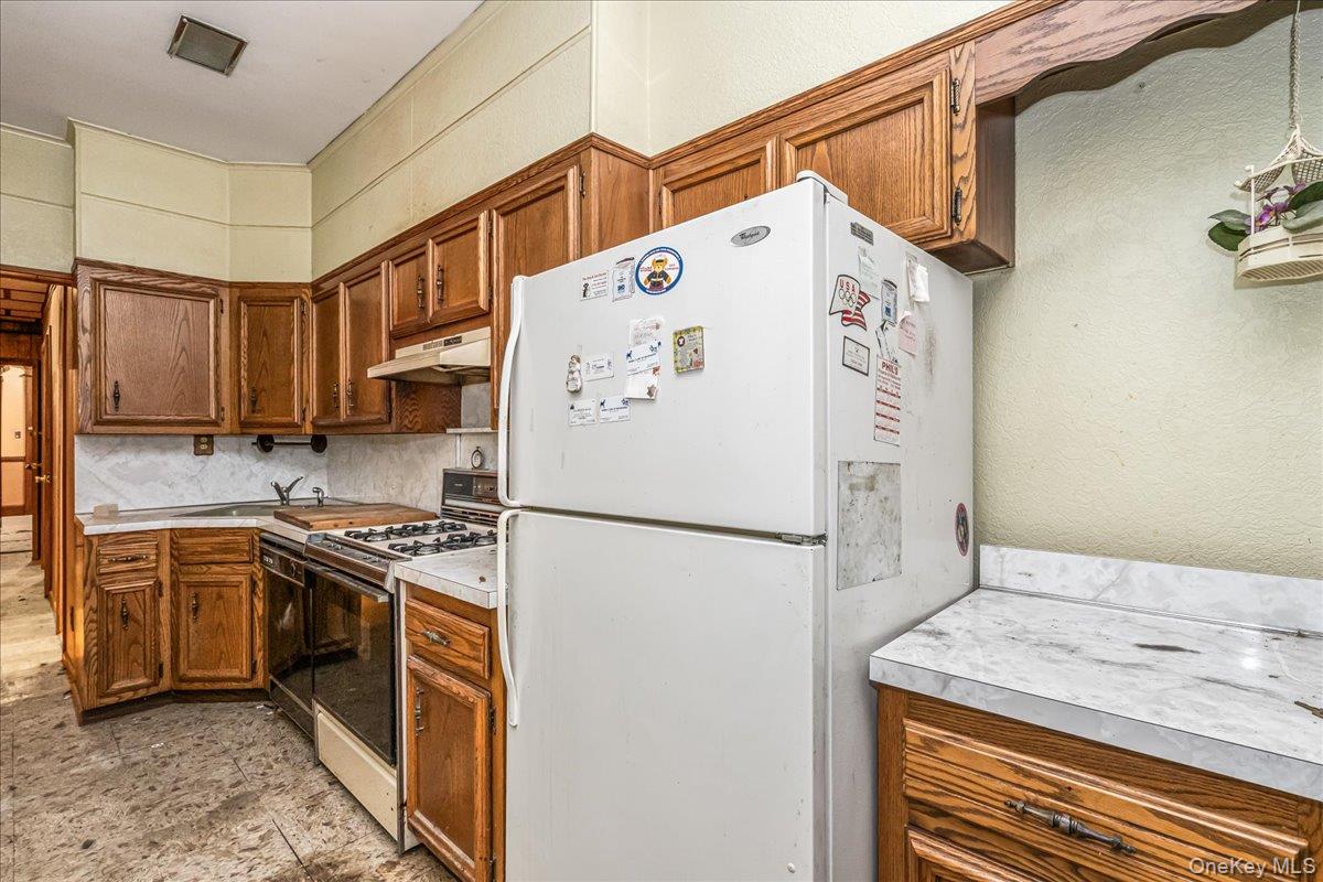 94-20 86th Road Queens, NY 11421 - Photo 7 of 22