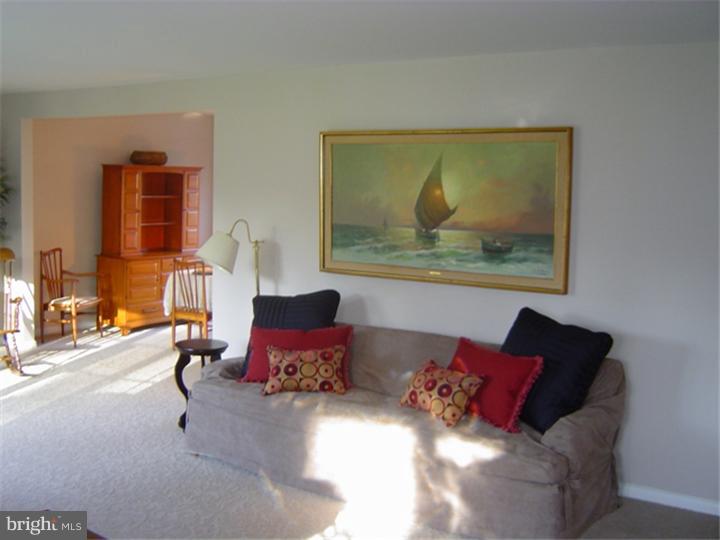 1800 Farmview Road Ambler, PA 19002 - Photo 3 of 18 Living Room
