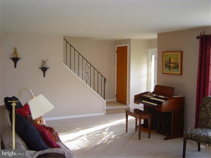 1800 Farmview Road Ambler, PA 19002 - Photo 6 of 18 Living Room
