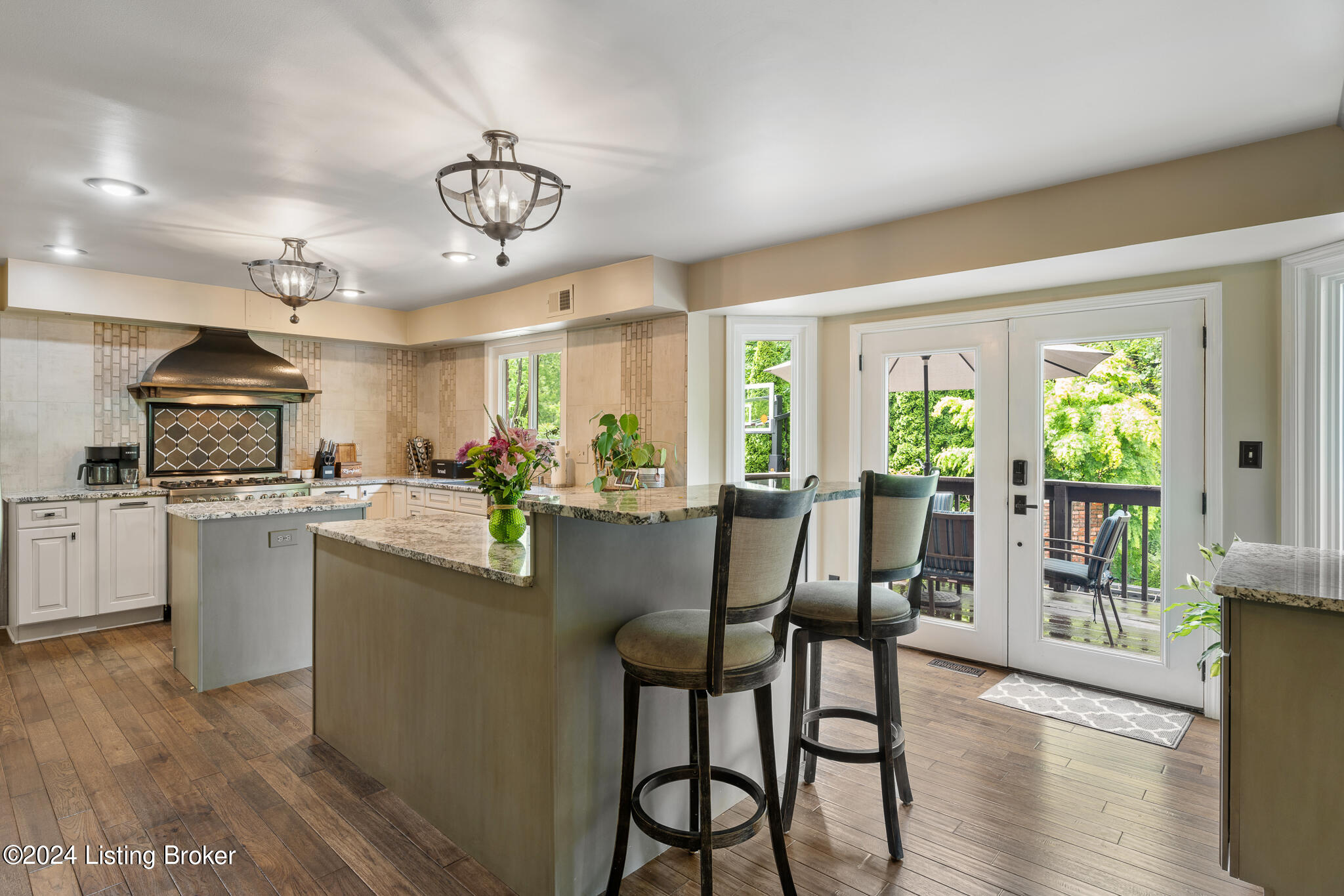 2312 Fallsview Road Louisville, KY 40207 - Photo 13 of 63 2312 Fallsview Rd-16