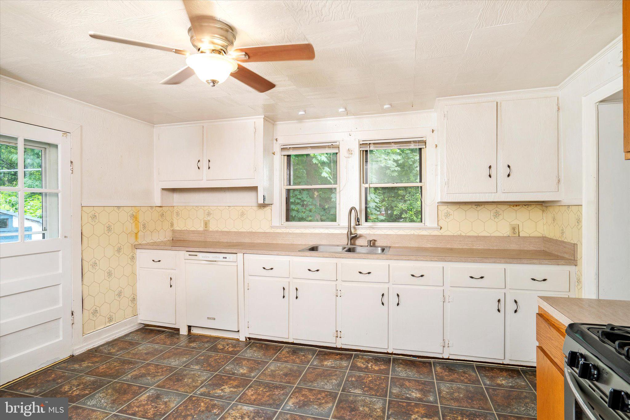 149 Reeves Avenue Hamilton, NJ 08610 - Photo 15 of 26 Kitchen