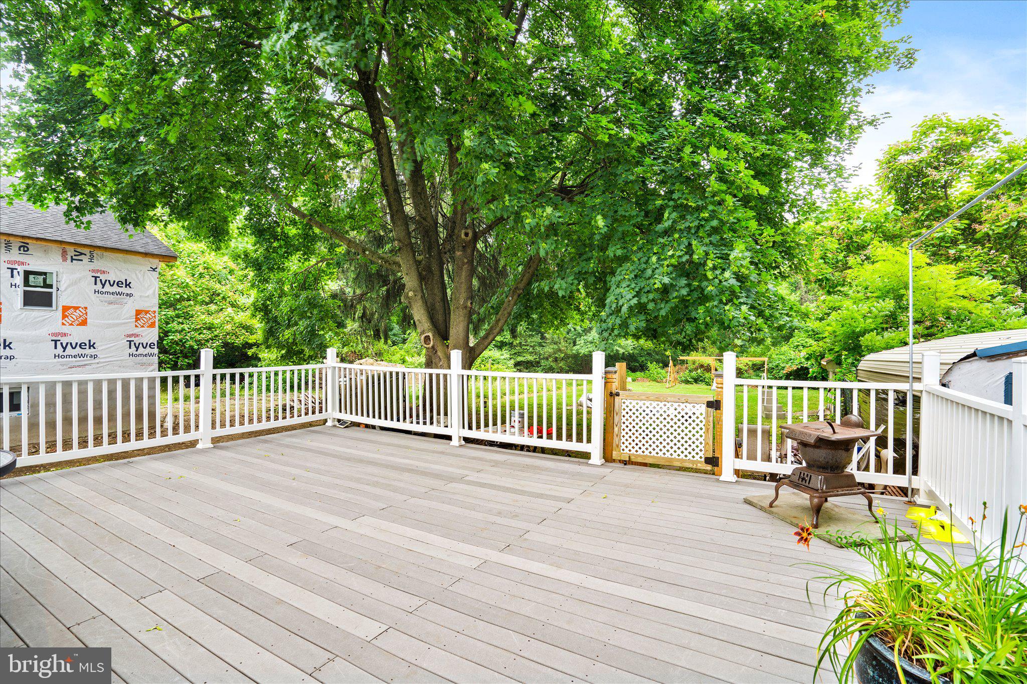 149 Reeves Avenue Hamilton, NJ 08610 - Photo 23 of 26 Rear Deck