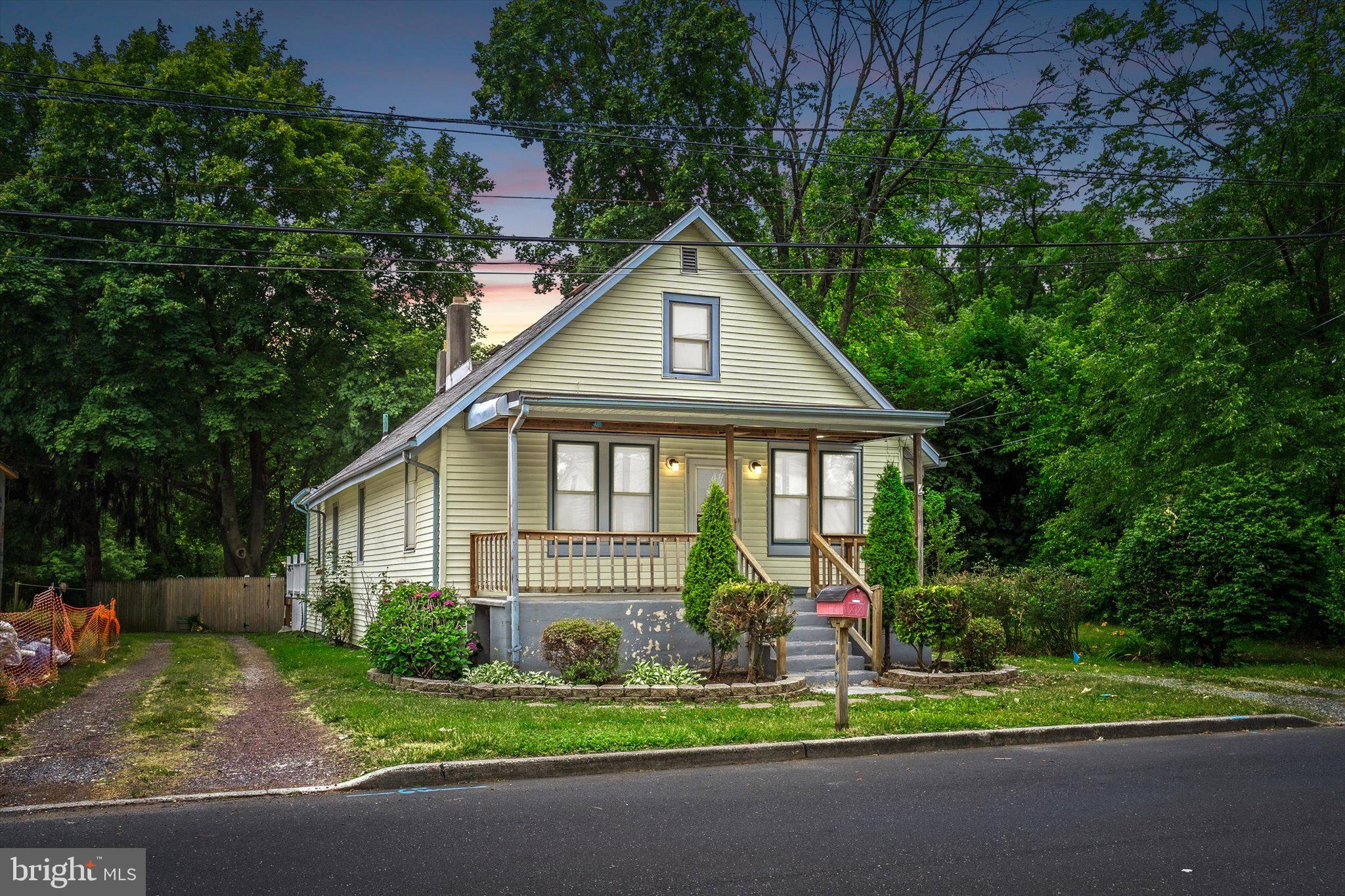 149 Reeves Avenue Hamilton, NJ 08610 - Photo 3 of 26 Twilight