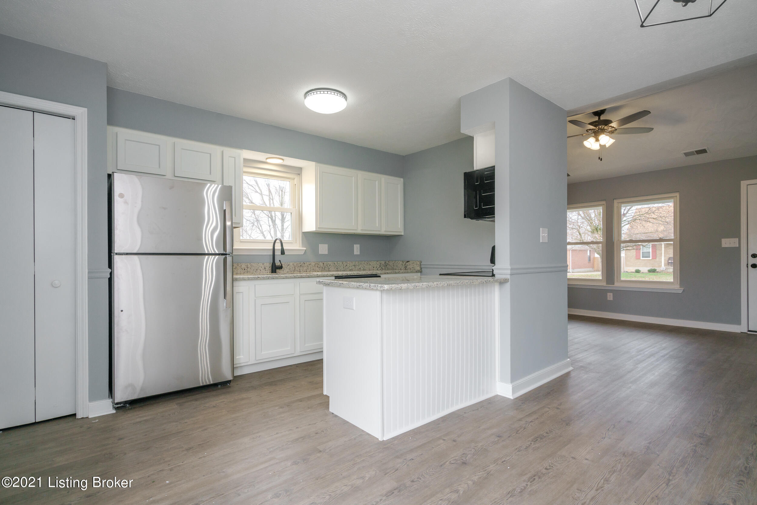 12225 Ridgemont Road Louisville, KY 40229 - Photo 14 of 33 12225 Ridgemont Road-15