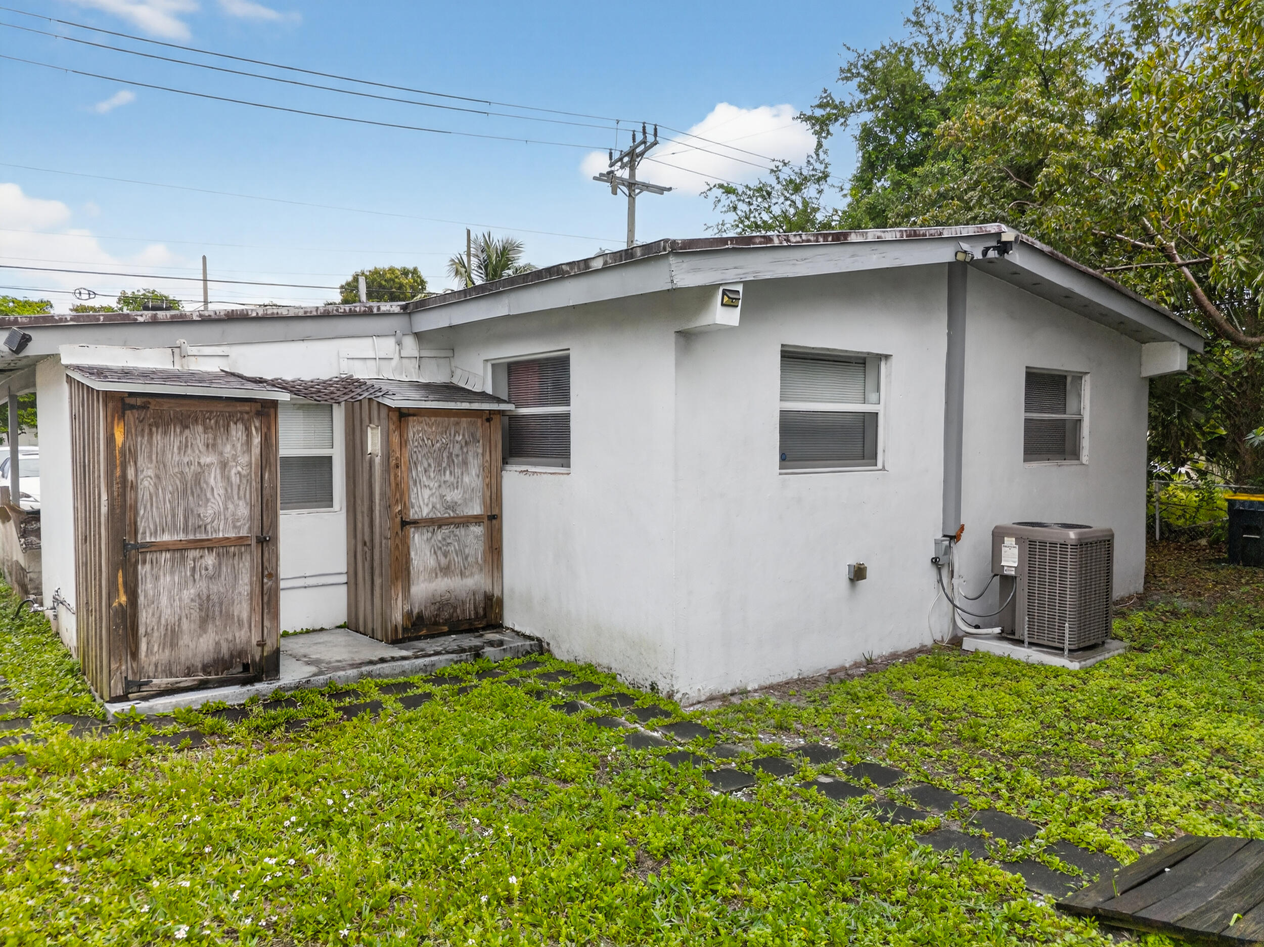 726 Phippen Waiters Road Dania Beach, FL 33004 - Photo 5 of 19 cmmedia-12