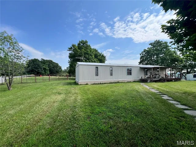 $295,000 | 18549 State Road, Richland, MO 65556