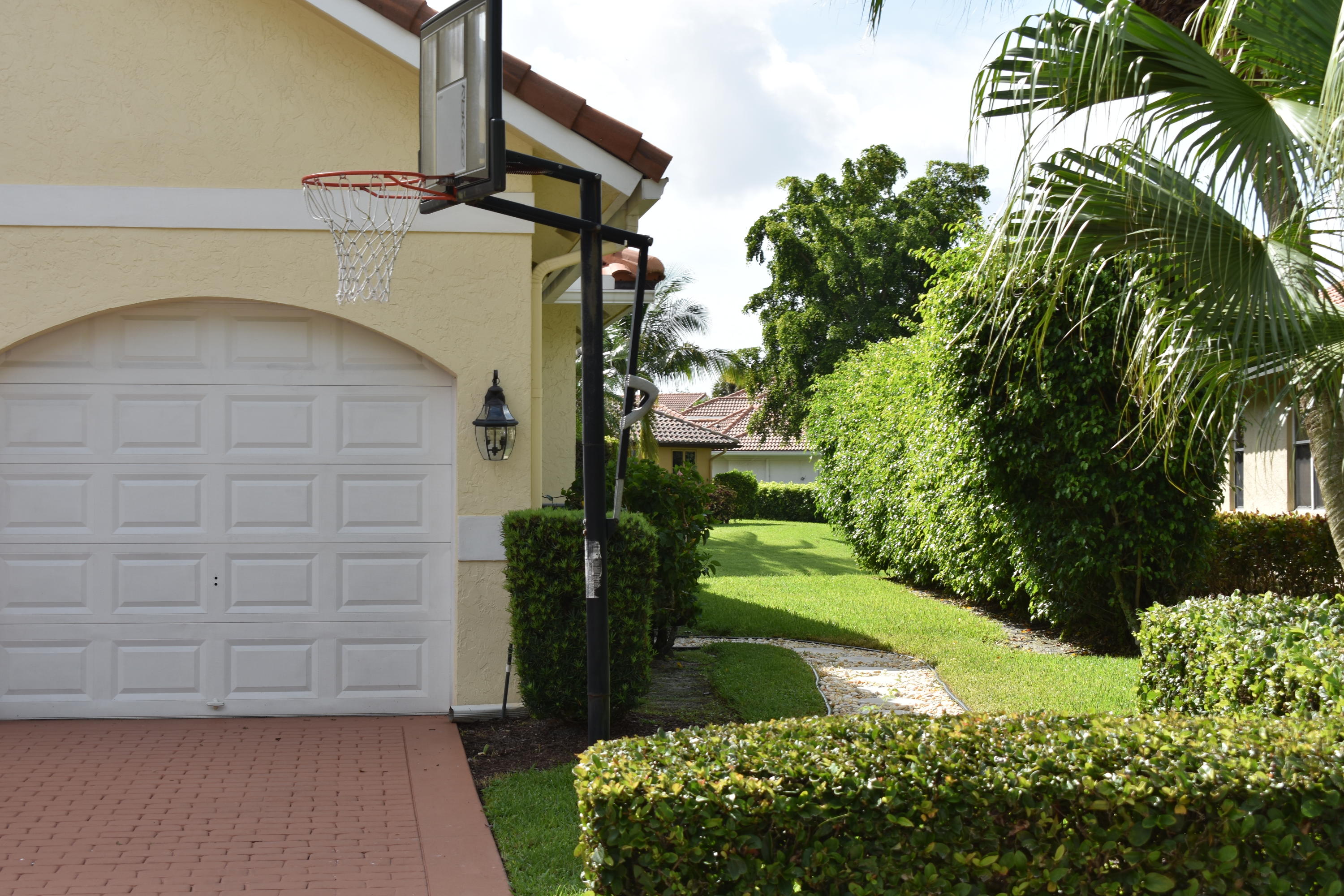 5866 Harrington Way Boca Raton, FL 33496 - Photo 24 of 25 Side yard