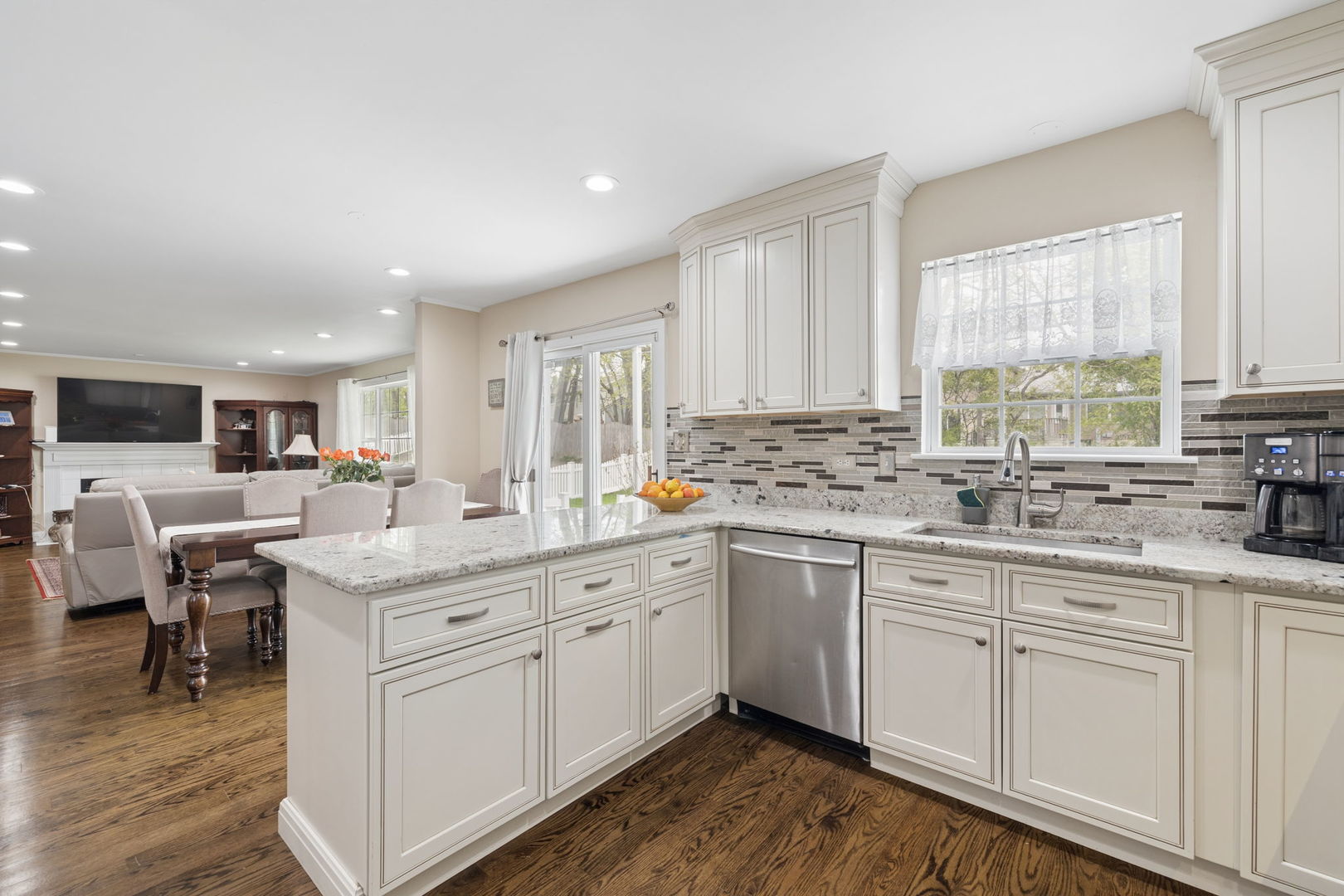 623 Wild Indigo Avenue Romeoville, IL 60446 - Photo 5 of 24