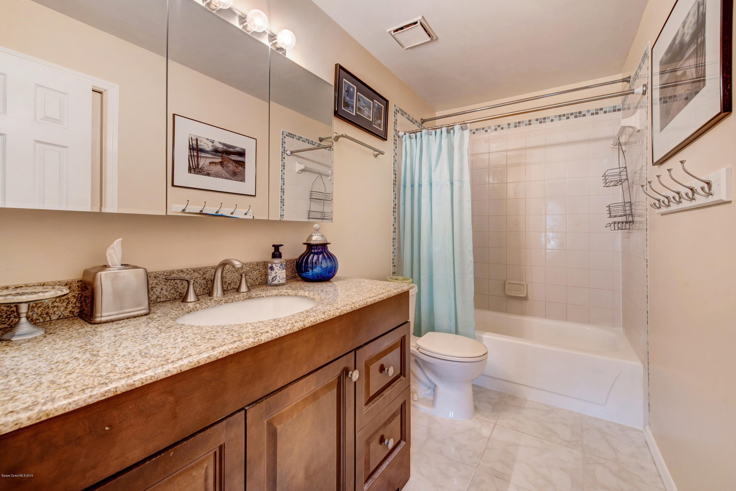 993 Cherokee Road Southeast Palm Bay, FL 32909 - Photo 17 of 35 Guest Bath