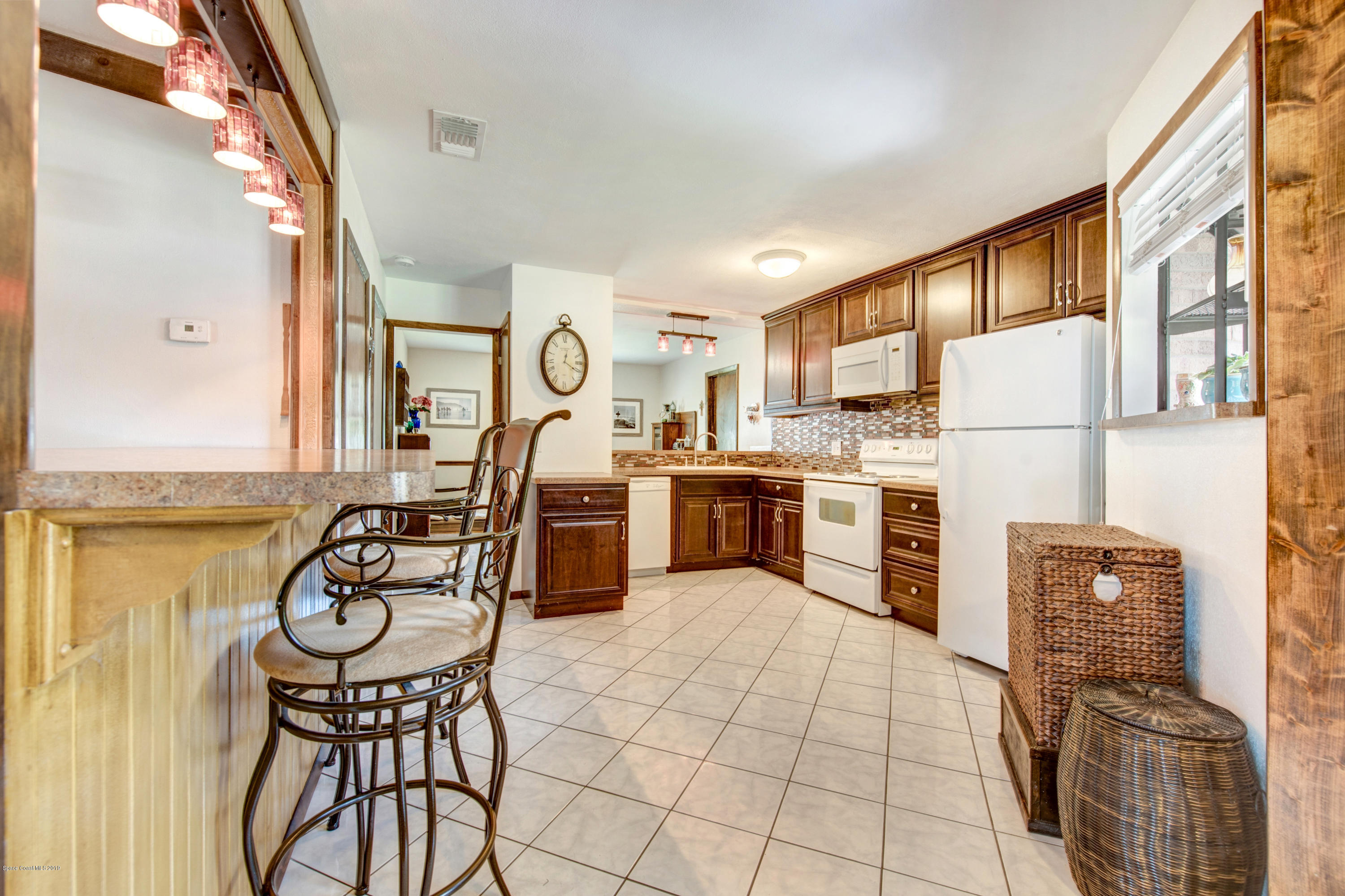 993 Cherokee Road Southeast Palm Bay, FL 32909 - Photo 5 of 35 Entry To Kitchen
