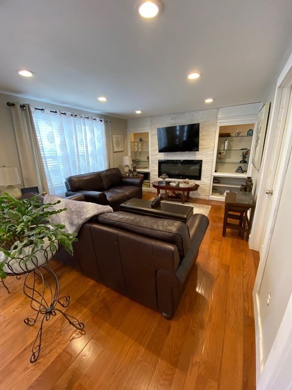21 Fortune Road Woburn, MA 01801 - Photo 12 of 28