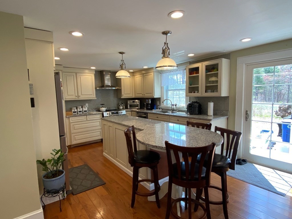 21 Fortune Road Woburn, MA 01801 - Photo 4 of 28