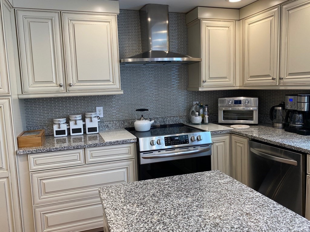 21 Fortune Road Woburn, MA 01801 - Photo 7 of 28