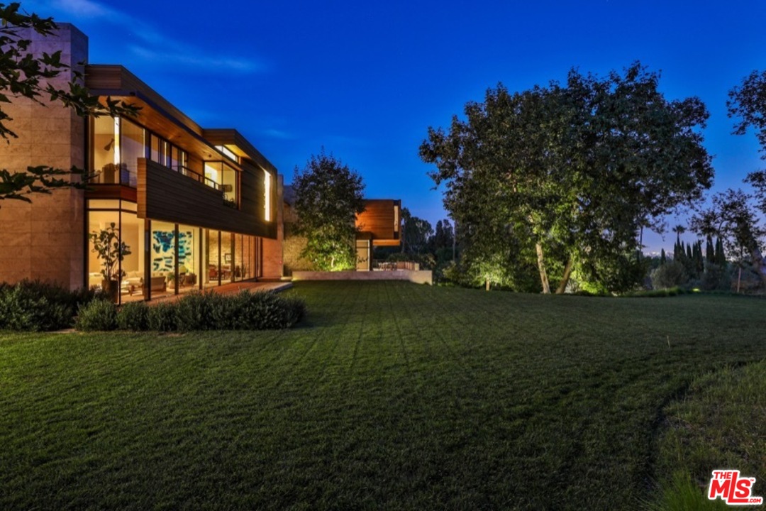 911 Foothill Road Beverly Hills, CA 90210 - Photo 20 of 21