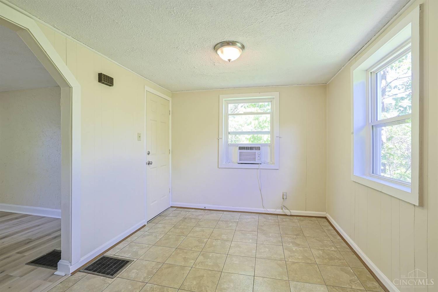 6210 Berauer Road, Unit 2 Cincinnati, OH 45248 - Photo 8 of 18