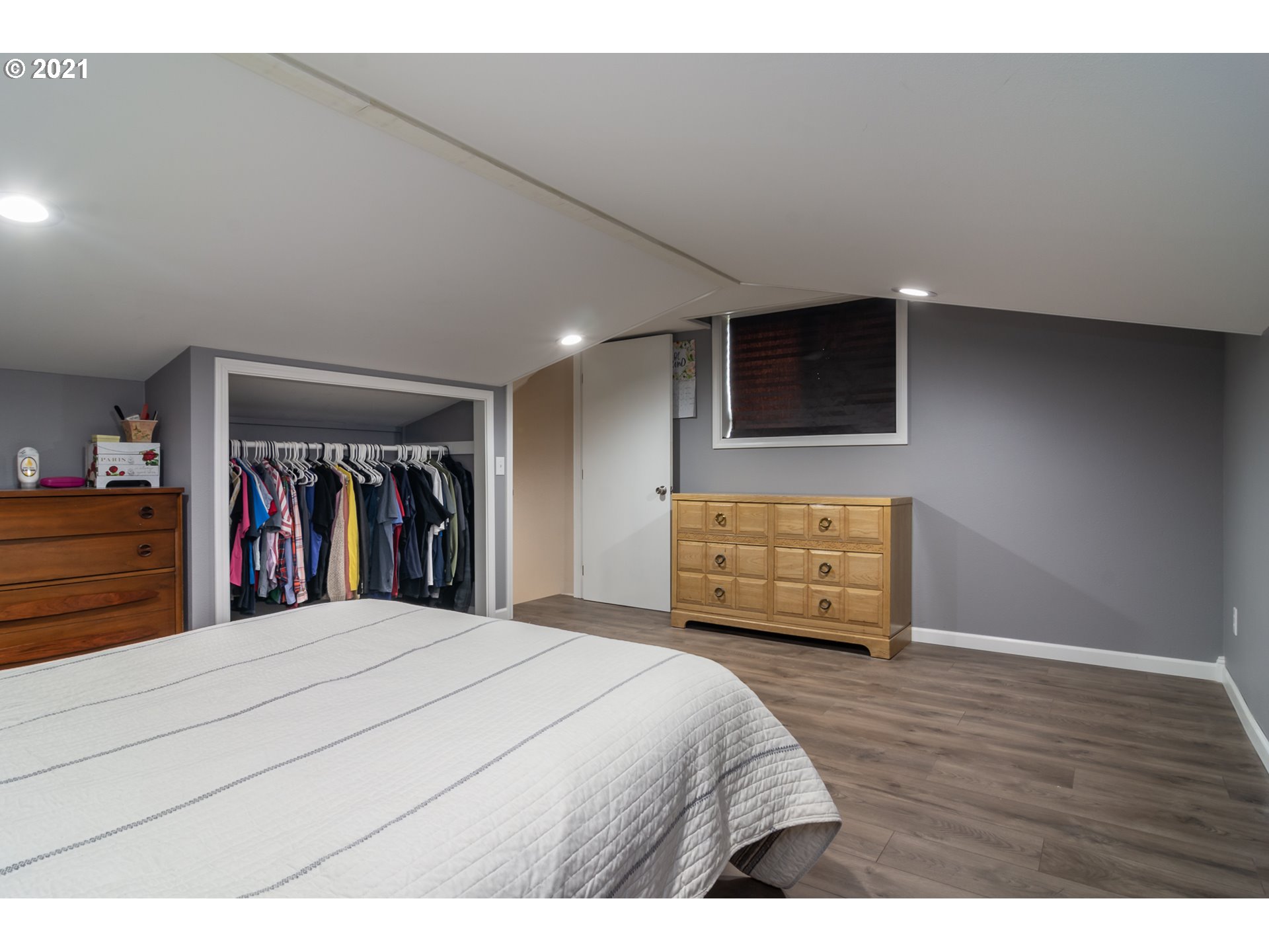 151 North Side Road Sutherlin, OR 97479 - Photo 15 of 27 a bedroom with a bed and a flat screen tv