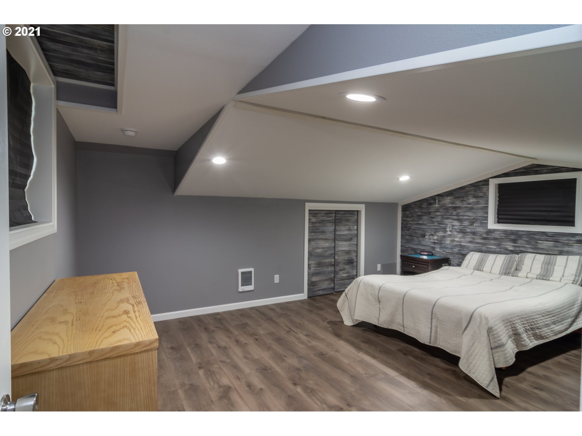 151 North Side Road Sutherlin, OR 97479 - Photo 16 of 27 a bedroom with a large bed and a flat screen tv