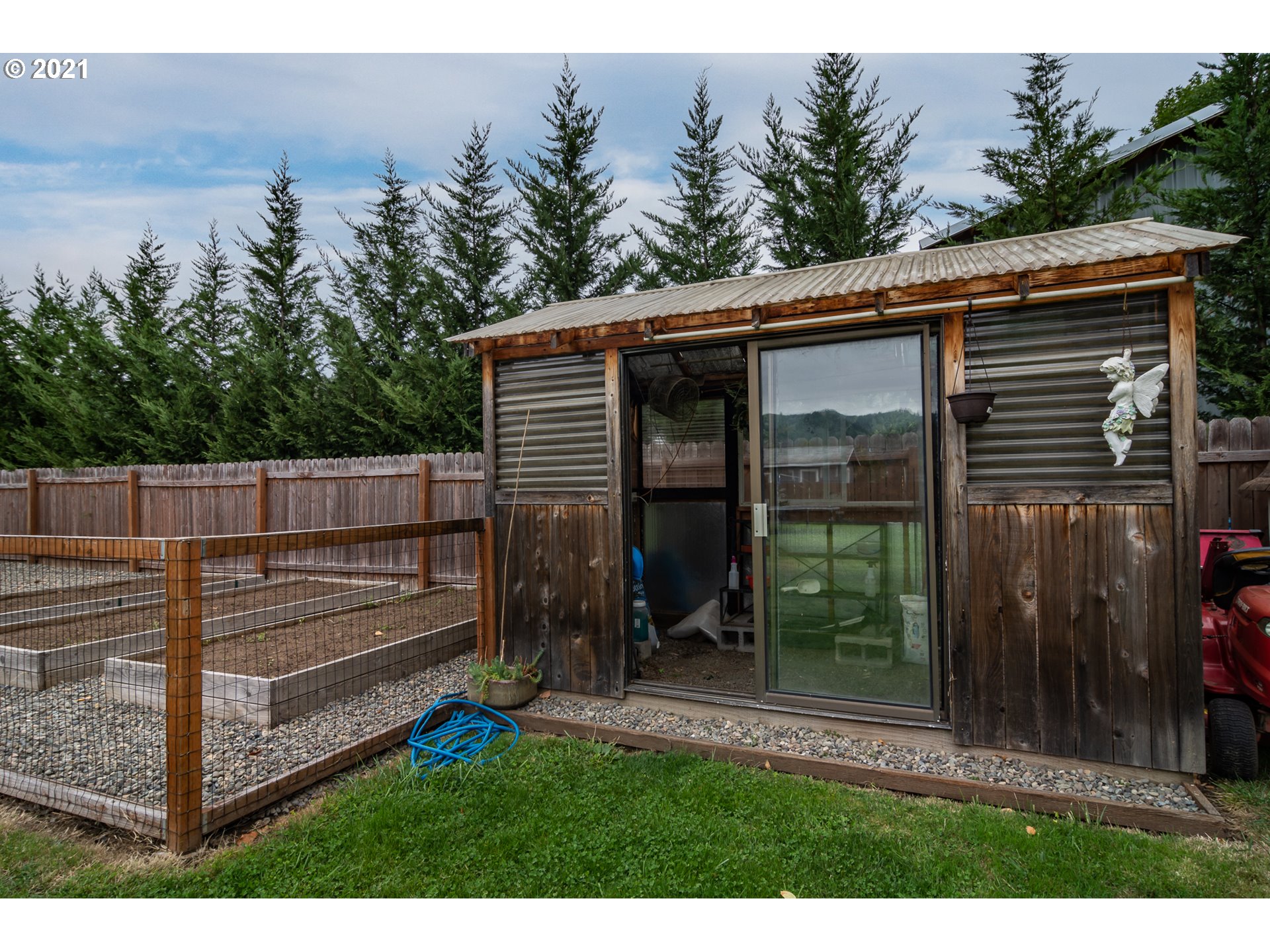 151 North Side Road Sutherlin, OR 97479 - Photo 25 of 27 a view of backyard with tub and garden